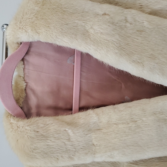 Blonde Vintage Mink Shawl - Picture 4 of 6